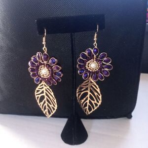 Earrings with a leave ( Box A )